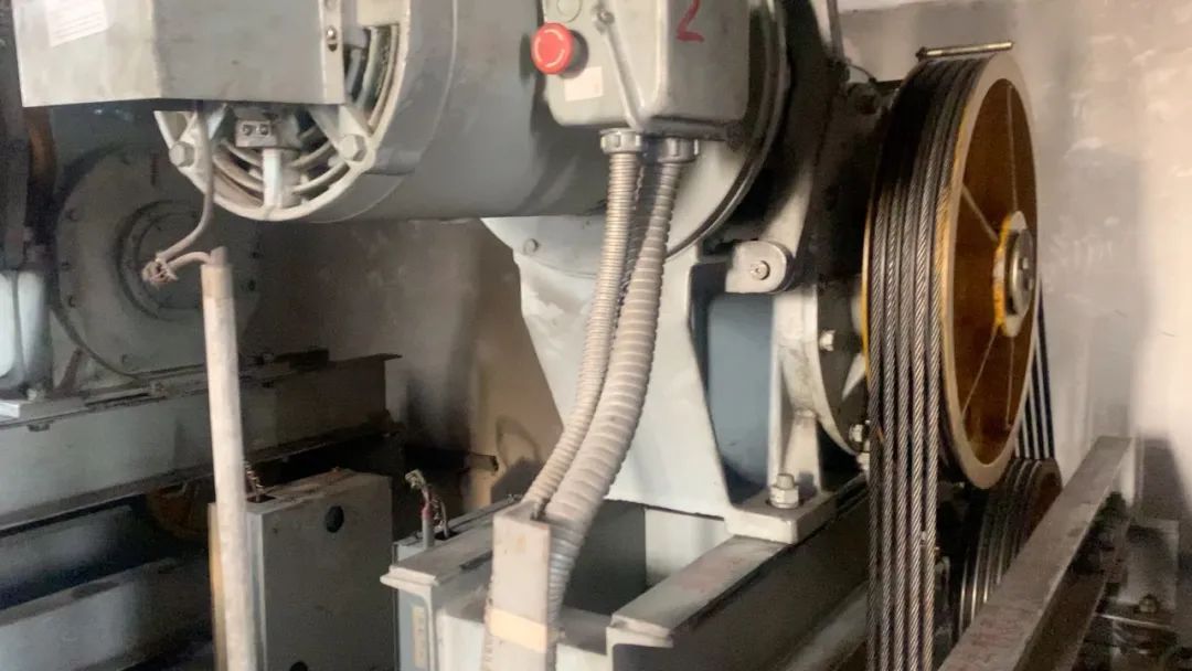 電梯機(jī)房噪音很大怎么辦？